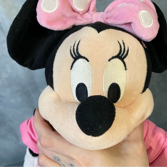 Disney Store Exclusive Minnie Mouse Winter Ice Skating Plush Toy 2011 Retired - Picture 7 of 9